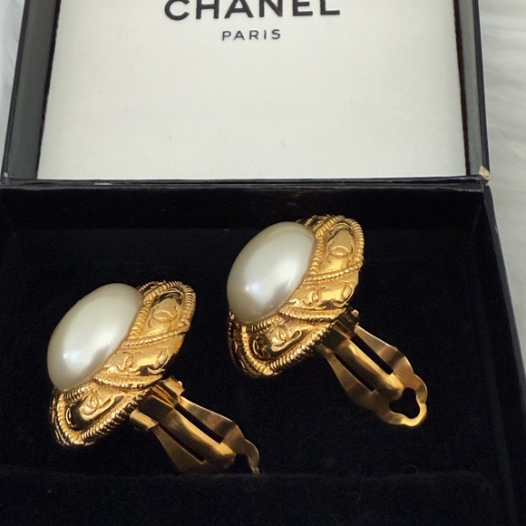 CHANEL Pearl Gold Tone Earrings - Picture 5 of 9